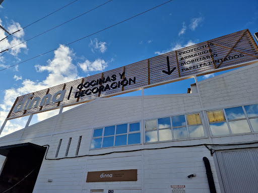 Dinna Cocinas, Vestidores y Armarios