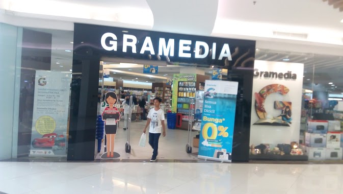 Gramedia Mal Ciputra Cibubur, Author: Hasan Zuberi