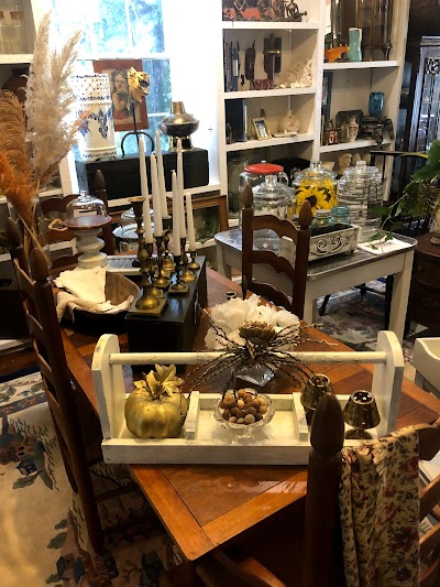 Eclectic Inn &Vintage Antiques