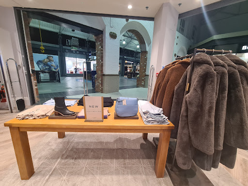 Hobbs Outlet - Thumbnail