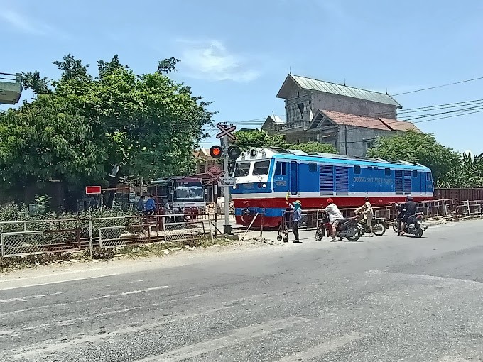 Cửa Hàng Tạp Hóa Niên Khương