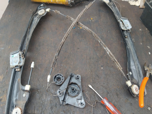 Reparación de chapas y elevadores FLACO