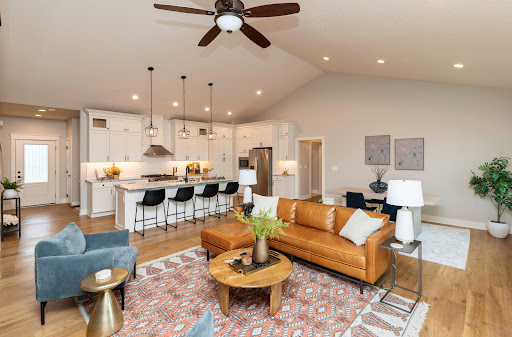 Abbey Robertson Real Estate Team, REALTOR® : Des Moines metro Realtor Century 21 Signature Real Estate