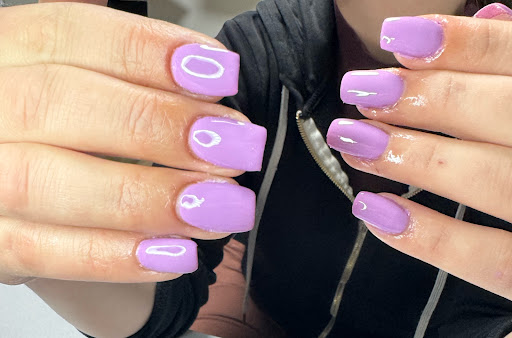 Les ongles de Nine