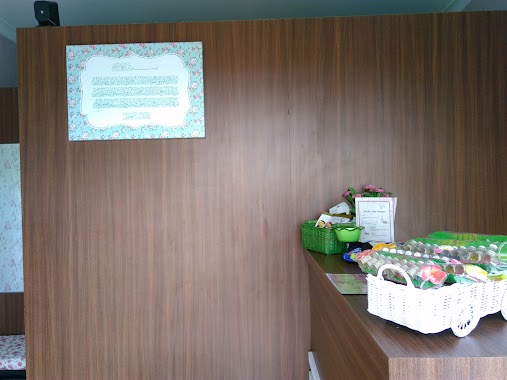 Khumaira Salon Muslimah, Author: Khais Raihan