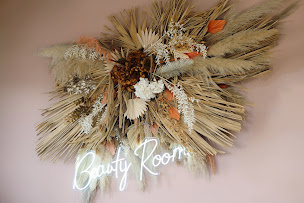 Photo n°12 de Beauty room à Saint-Mitre-les-Remparts (Salon de manucure)