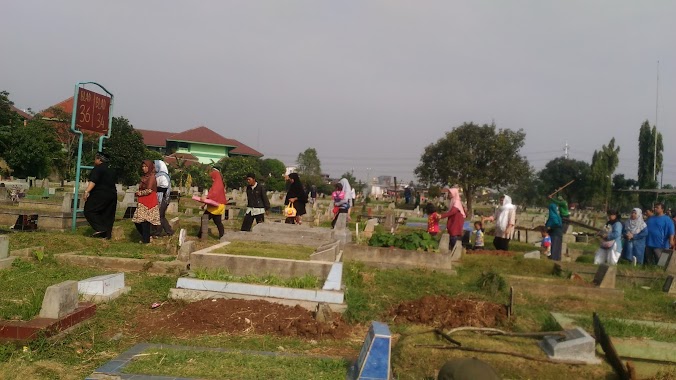 Penggilingan Cemetery, Author: Maulana Malik