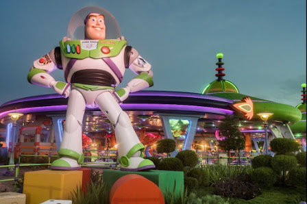 Alien Swirling Saucers 351 S Studio Dr, Lake Buena Vista, FL 32830