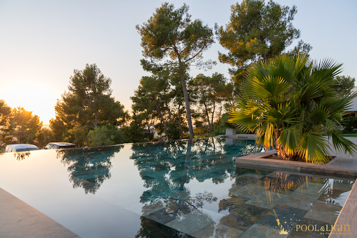 Photo de Pool & Light by Patrick Mazure à Nice (06000;06100;06200;06300)