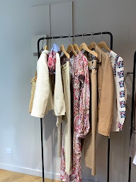 Photo n°2 de Gérard Darel à Tassin-la-Demi-Lune (Magasin de vêtements pour femmes)