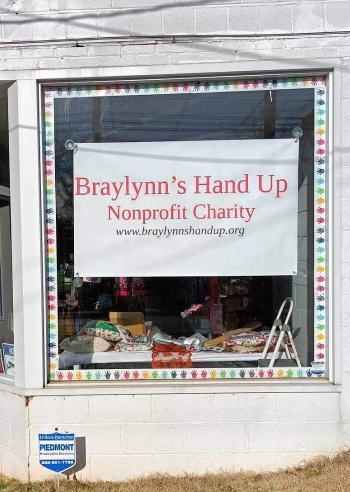 Braylynn's Hand Up - Thumbnail