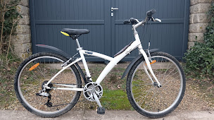 Photo n°10 de La Re'Bicyclette - Atelier de réparation et de vente de vélo d'occasion à Richebourg (Centre de formation)