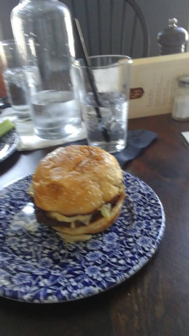 Cadillac House Inn & Tavern
