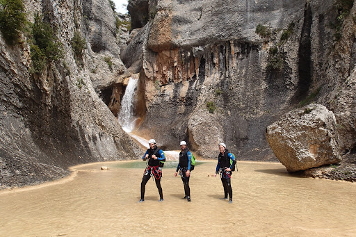canyoning spéléo et raquettes Pyrénées autrement - Thumbnail