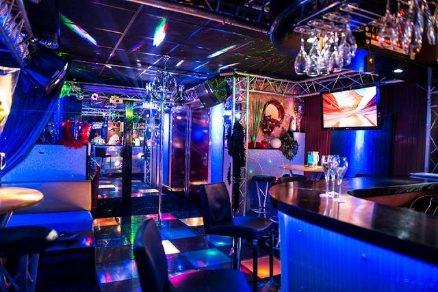 LE MUST CLUB
