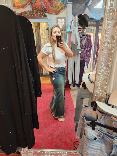 We Boutique Gallery - United States
