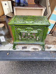 Photo n°4 de Brocetbarbotines à Forgès (Magasin de meubles)