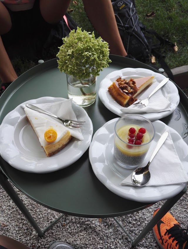Dvorek :: café wine bistro