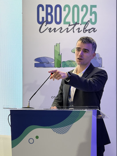 Dr Emmerson Badaro - referência em retina com pós doutorado em Juiz de Fora