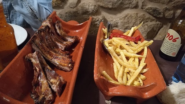 La Gruta Tapería