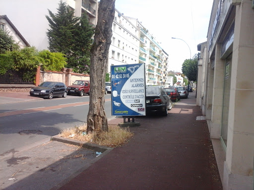 L . E . M Gallery - France