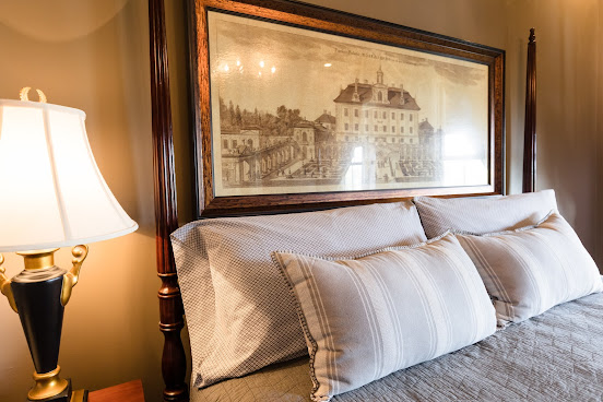 Boone's Colonial Inn by null