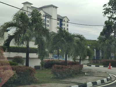 Lepas bayan balai polis Clinic Nearby