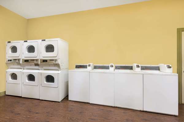 Travelodge Inn & Suites by Wyndham San Antonio Airport by null