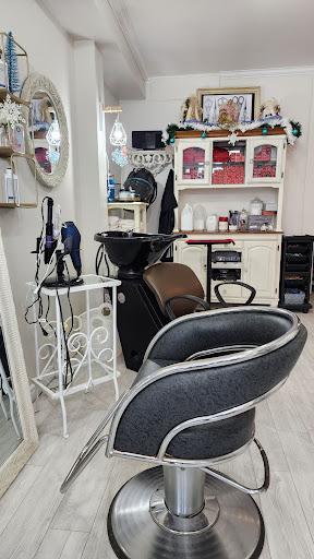 Jagged Edges Hair Salon