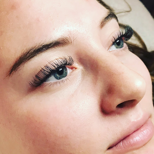 Lash Out Extensions and Esthetics