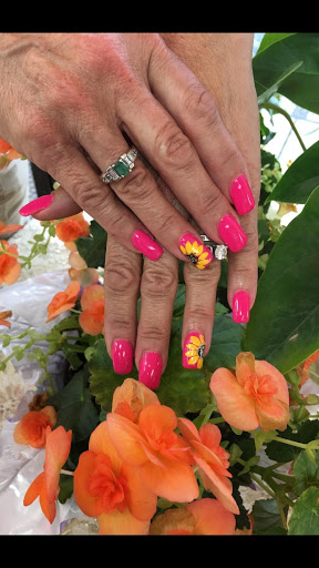Colonia Nails - Thumbnail