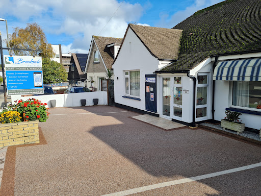 Brookside Guest House & Mini Spa