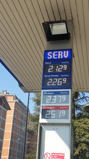 Q8 Petrol Station - Thumbnail