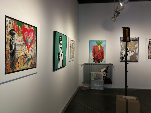 Mr Savethewall - art gallery