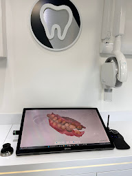 Photo n°3 de Dentiste Suresnes Dr Jean-Paul Berdaa - Clinique Implantologique et esthétique à Suresnes (Service de blanchiment des dents)