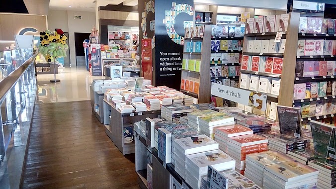 Gramedia World Emerald Bintaro, Author: Ivan Affandi