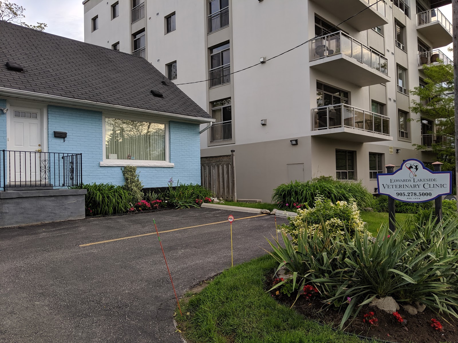 Edwards Lakeside Veterinary Clinic 46 Port Street East, Mississauga