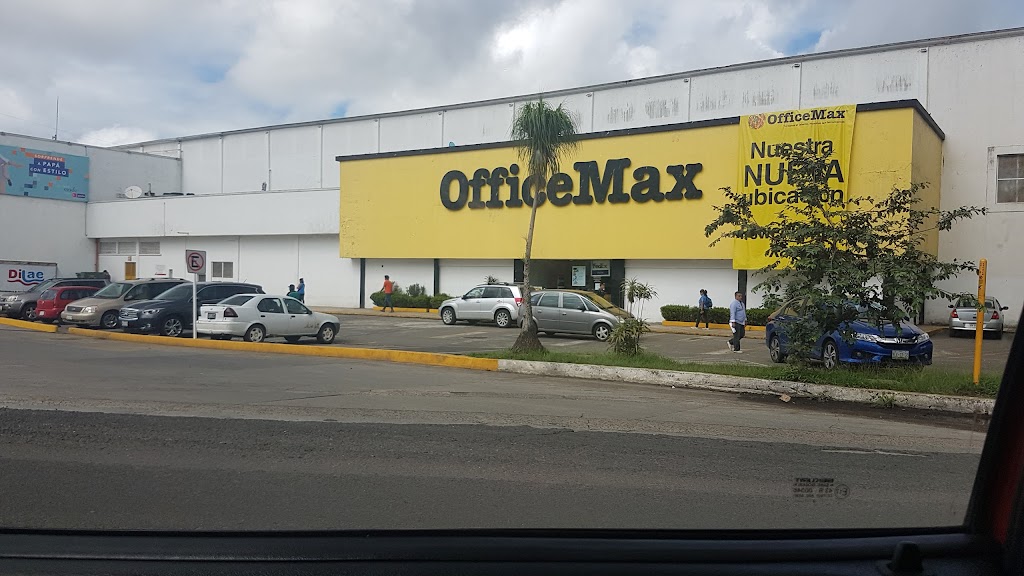 OfficeMax, Xalapa Enríquez — Carretera Veracruz-Xalapa, teléfono 01 228 688  2171, horario de apertura