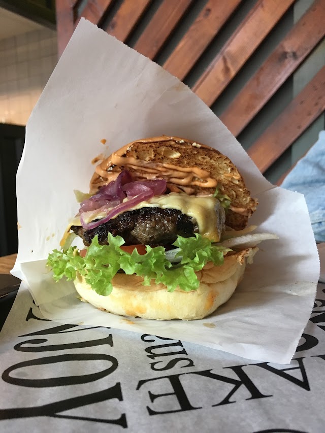 Burger 'n Shake