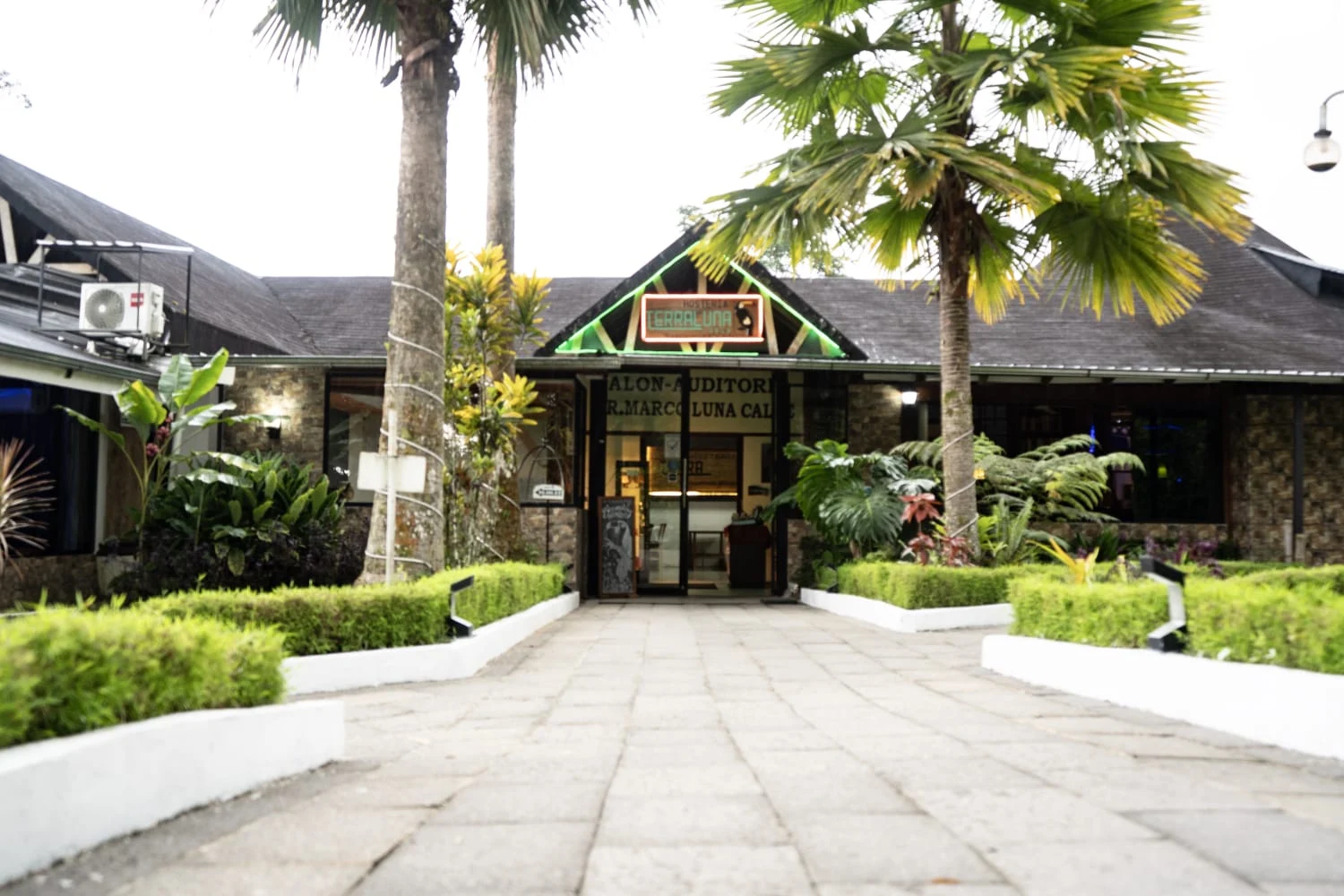 Hotel Terra Luna Lodge