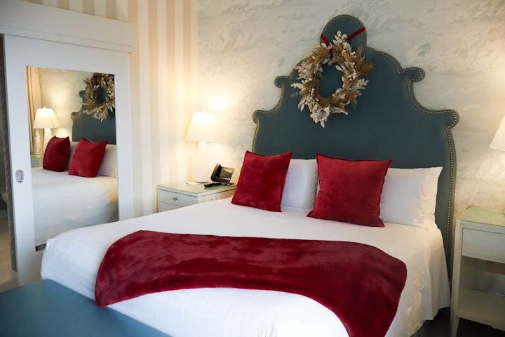 The Beverly Hilton by null