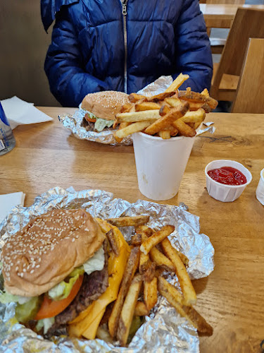 Comments and reviews of Five Guys Preston
