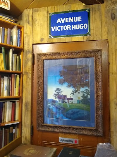 Avenue Victor Hugo Books