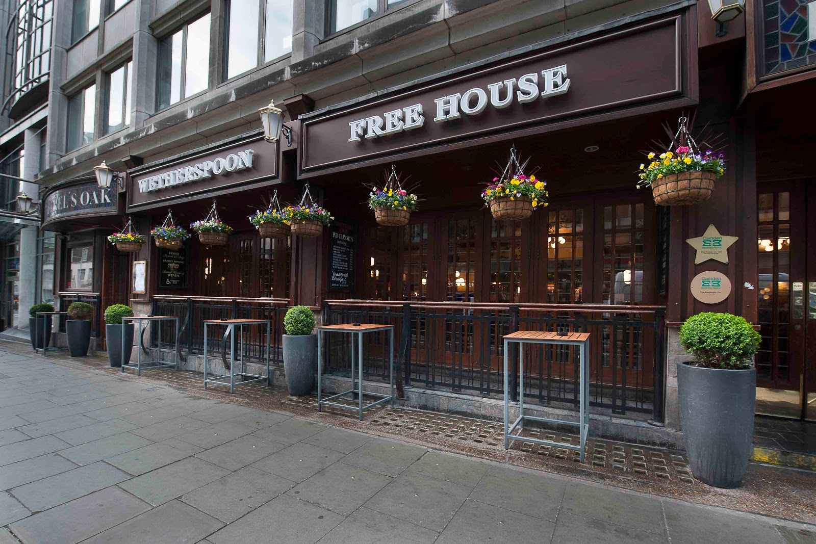Penderel's Oak - JD Wetherspoon — photo 1