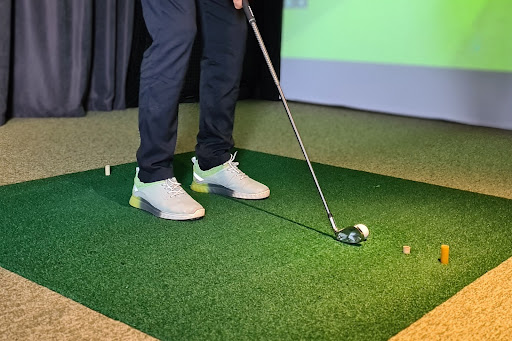 【暑さ対策＆秋の準備に！】涼しい室内で集中練習⛳️お得な体験パック受付中✨

こんにちは！大阪市福島区、JR野田駅から徒歩5分のインドアゴルフ練習場「大阪ベイゴルフクラブ」です😊
8月に入り、危険な暑さが続いていますね☀️
「練習したいけれど、屋外のゴルフ練習場は暑くて厳しい…」とお悩みではありませんか？

当ゴルフスクール は、冷暖房完備！✨
汗や日焼けを気にせず、いつでも快適に集中して練習できます。

最新シミュレーターを使ったゴルフレッスンで課題がクリアになるため、自己流に限界を感じている方や、秋のコンペに向けてスイングを見直したい方にぴったりです！

「まずは試してみたい」という方は、ぜひゴルフスクールの【体験パック】をご利用ください！
涼しい環境で効率よく上達し、秋のゴルフシーズンに向けて差をつけましょう！💪
皆様のお越しを心よりお待ちしております！

JR野田駅から徒歩5分🚶‍♂️
仕事帰りや買い物のついでに、天候に左右されない室内ゴルフで快適にレベルアップしませんか？
無料体験も随時受付中です！✨
下記の「詳細」からのご予約、お待ちしております！🏌️‍♂️

📍アクセス：〒553-0005
大阪府大阪市福島区野田２丁目１７−１ 西川産業第４ビル　2F
JR野田駅徒歩5分／地下鉄玉川駅3番出口徒歩5分