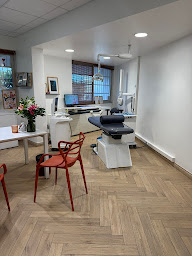 Photo n°11 de Cabinet dentaire du Dr Dyevre à Saint-Denis (Dentiste)