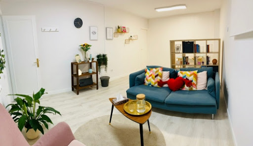 Patricia Reyes, Psicólogo