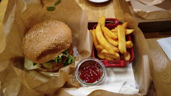 Gorący Pies Burger&Wine, Author: Klavdija Kardaś