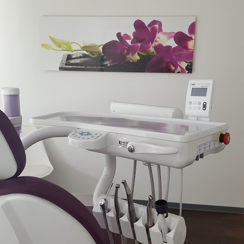 Dr. Ariana Mostakiem