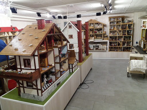 Winni's Puppenhaus Museum - Thumbnail